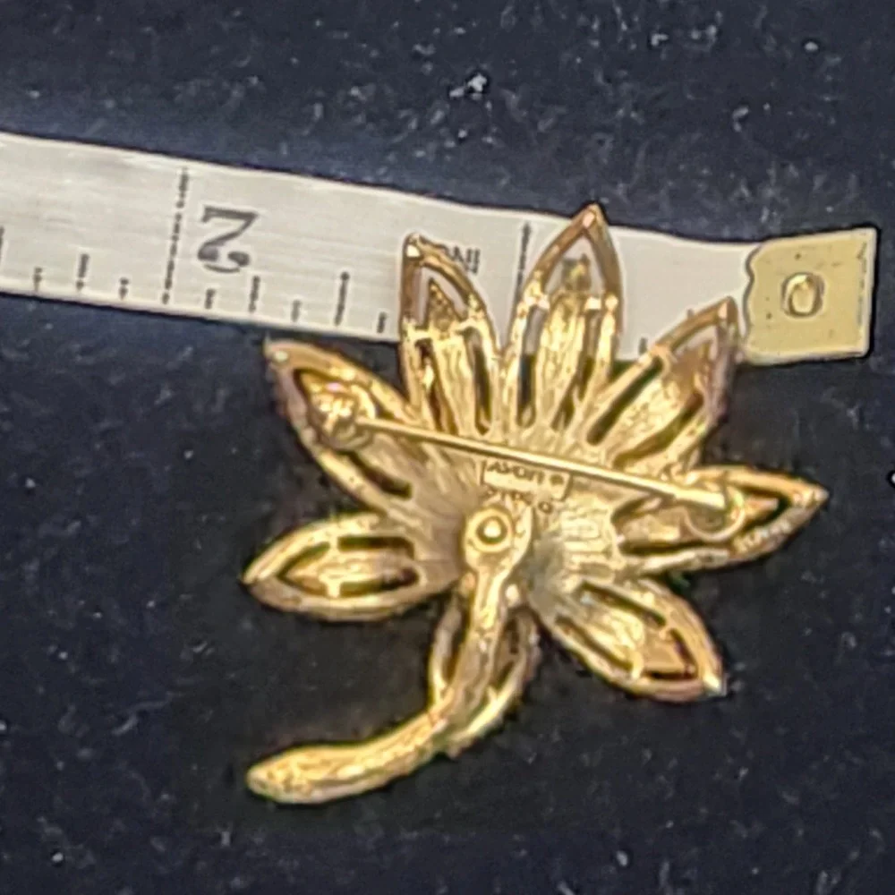 Vintage Avon Gold Tone Lotus Flower Brooch Textured Water Lily Pin 2 Inch